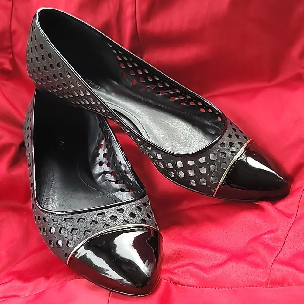 CALVIN KLEIN Elaine black patent ballerina flats 9W
